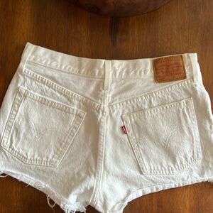 White Levi's 501 cut off jeans. Women size 29